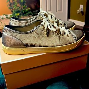 Michael Kors City Sneakers. Bronze.